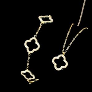 ▪️Delicate clover bracelet and necklace; nwot